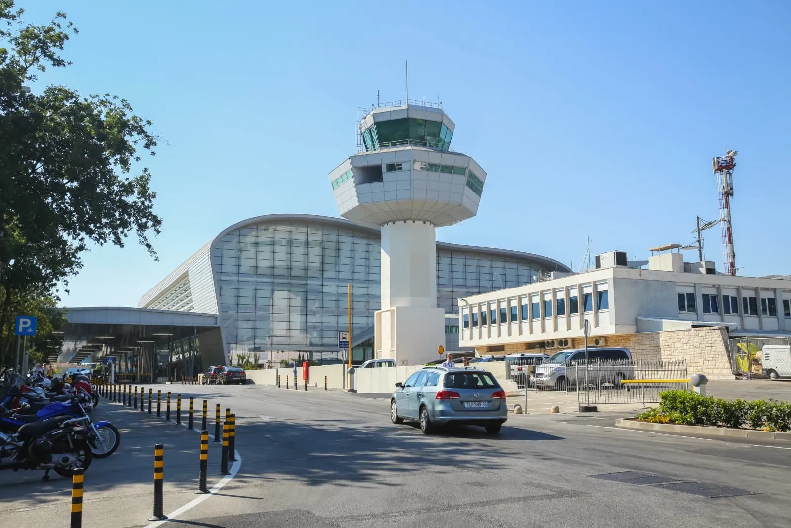 Airport Transfers — private airport transfer with Dalmotion Tours