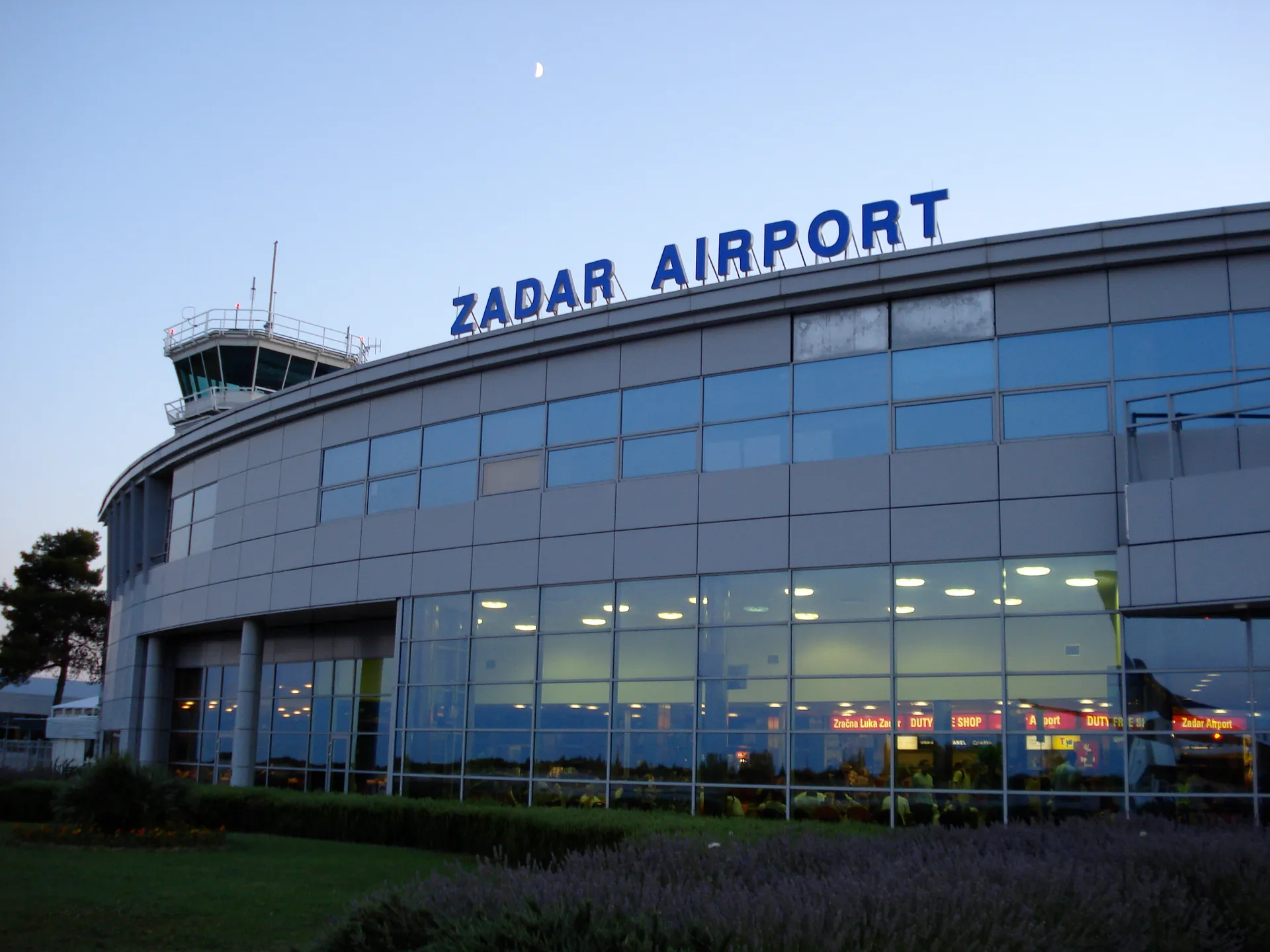Airport Transfers — private airport transfer with Dalmotion Tours